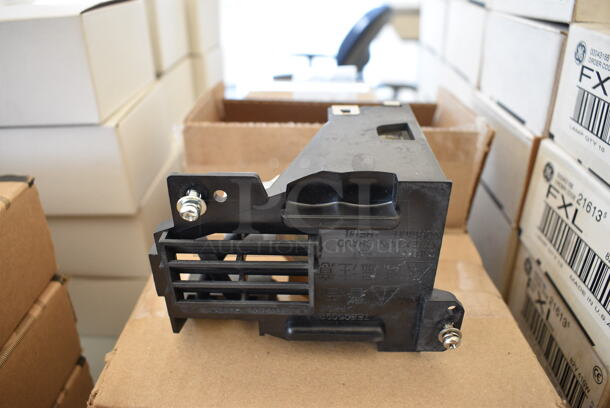 ALL ONE MONEY! Lot of 5 Boxes of Panasonic ET-LA785 Projection Lamps. 3x3.5x4.5 - Image 4 of 5