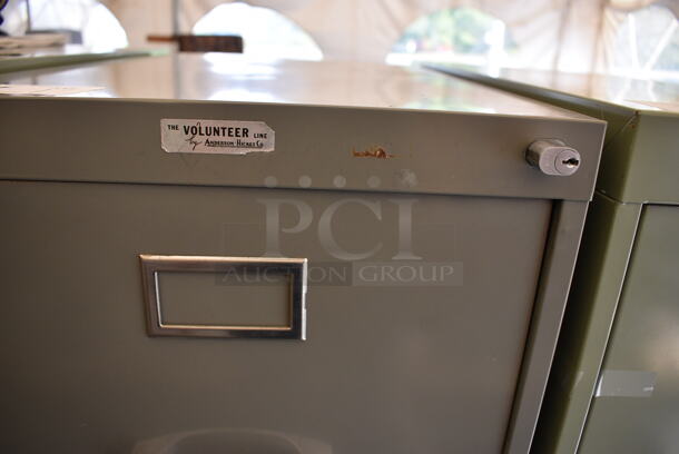 Gray 4 Drawer Filing Cabinet. 15x26x52 - Image 4 of 8