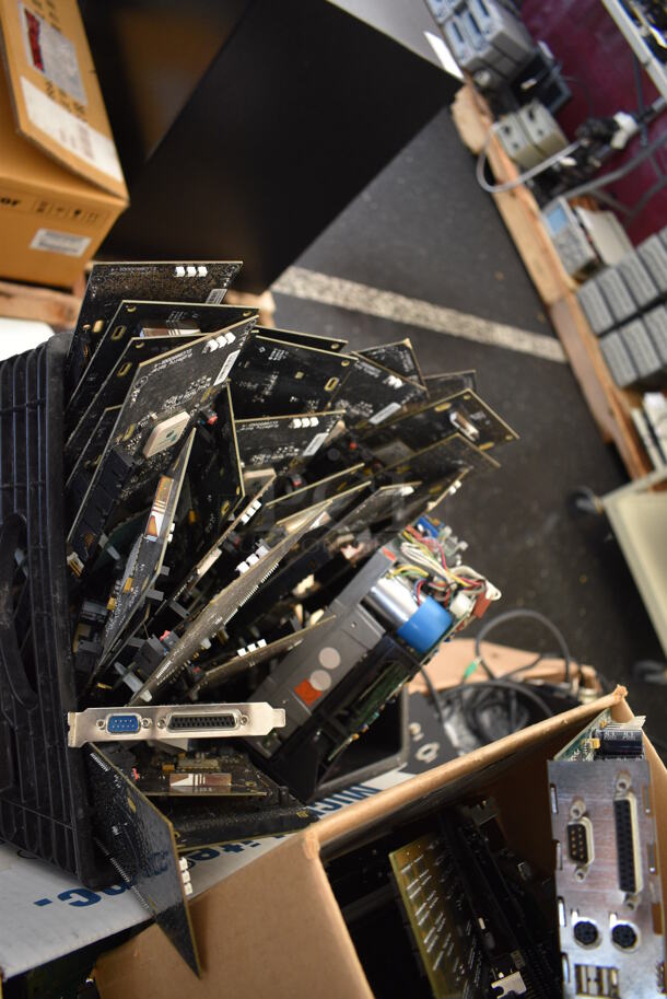 ALL ONE MONEY! Lot of Various Metal Components to Eletronics - Image 3 of 6
