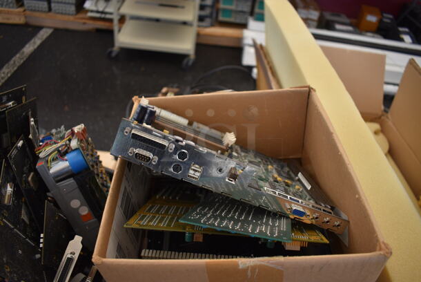 ALL ONE MONEY! Lot of Various Metal Components to Eletronics - Image 4 of 6