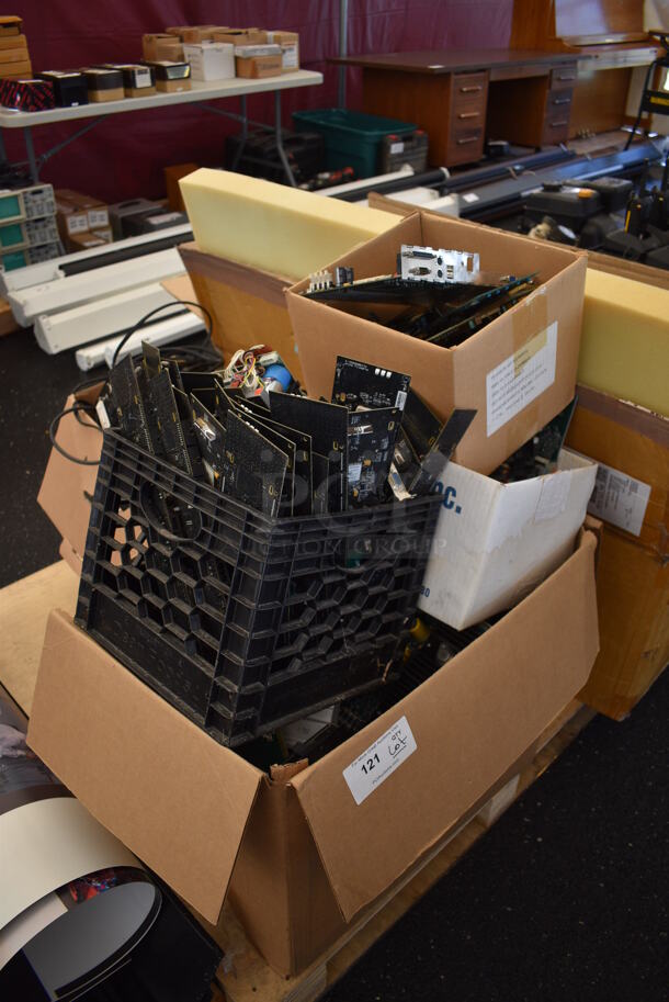 ALL ONE MONEY! Lot of Various Metal Components to Eletronics - Image 6 of 6