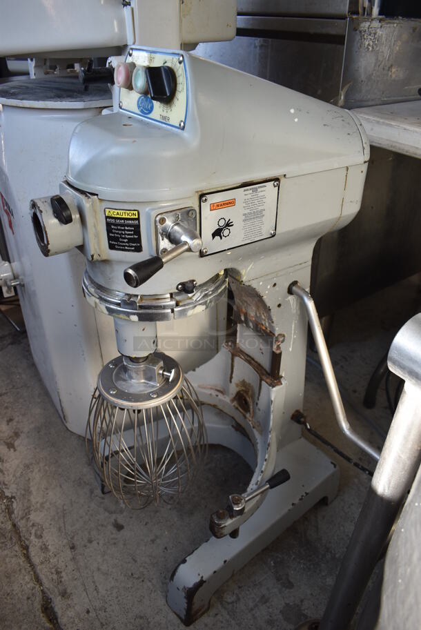 Globe SP20 Metal Commercial 20 Quart Planetary Dough Mixer w/ Balloon Whisk Attachment. 110 Volts, 1 Phase. 16x19x35. Tested and Working! - Image 2 of 7