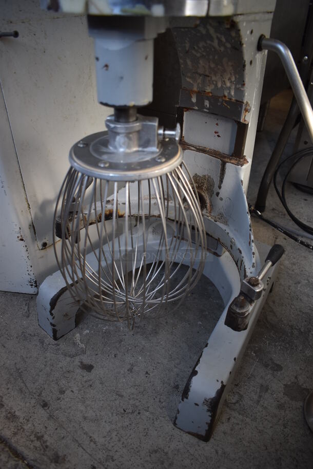 Globe SP20 Metal Commercial 20 Quart Planetary Dough Mixer w/ Balloon Whisk Attachment. 110 Volts, 1 Phase. 16x19x35. Tested and Working! - Image 4 of 7
