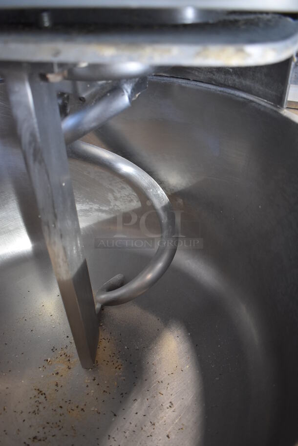 Effedue Supreme Metal Commercial Floor Style Spiral Mixer w/ Stainless Steel Mixing Bowl, Bowl Guard and Dough Hook. 208 Volts, 3 Phase. 24x42x51 - Image 6 of 9