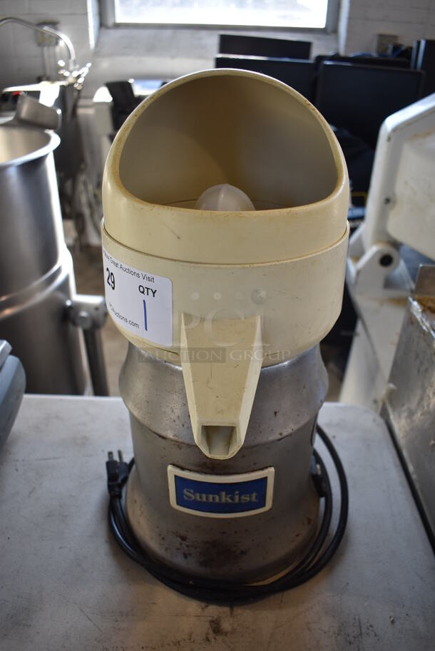 Sunkist 8-R A02 Metal Commercial Countertop Juicer. 115 Volts, 1 Phase. 8x10x17. Tested and Working!