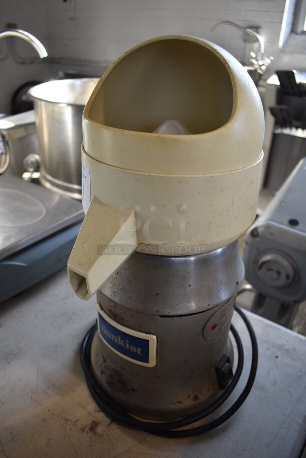 Sunkist 8-R A02 Metal Commercial Countertop Juicer. 115 Volts, 1 Phase. 8x10x17. Tested and Working! - Image 2 of 5