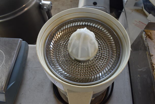 Sunkist 8-R A02 Metal Commercial Countertop Juicer. 115 Volts, 1 Phase. 8x10x17. Tested and Working! - Image 4 of 5