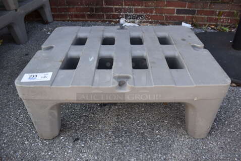 Metro Gray Poly Dunnage Rack. 30x22x12