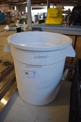 Winco White Poly Trash Can. 18x15x17