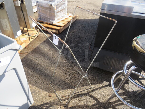 One Wire Hamper Frame. - Image 1 of 1