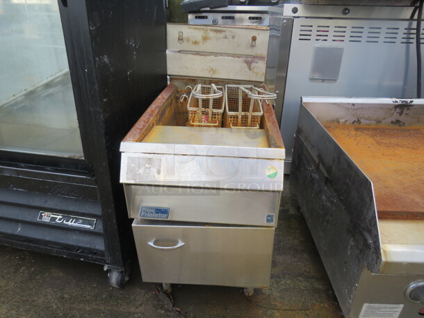 One Pitco Countertop Natural Gas 35lb Deep Fryer With 2 Baskets. Model# SGC. 14X27X31 - Image 1 of 2