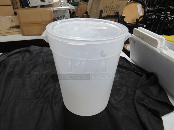 One 8 Quart Round Food Storage Container With Lid.