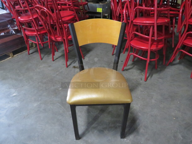 Metal Chair With Cushioned Seat. 4XBID