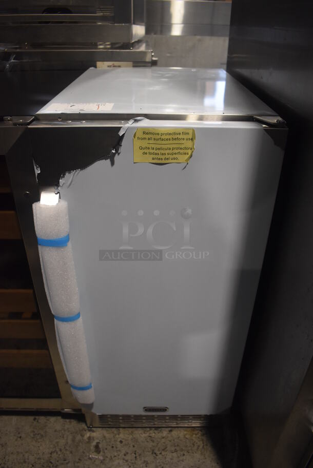 BRAND NEW! Whynter BOR-326FS Stainless Steel Beverage Cooler. 115 Volts, 1 Phase. 15x22x34.5. Tested and Working!