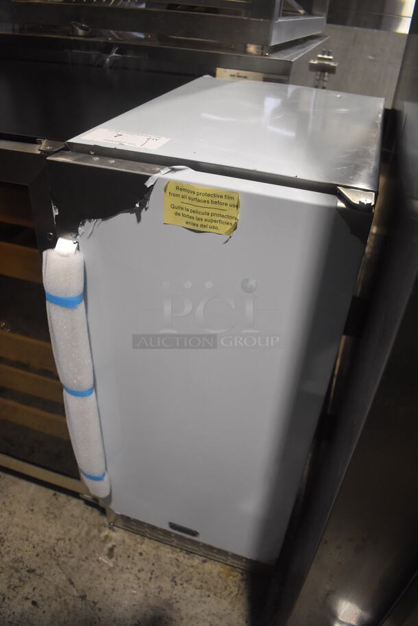 BRAND NEW! Whynter BOR-326FS Stainless Steel Beverage Cooler. 115 Volts, 1 Phase. 15x22x34.5. Tested and Working! - Image 3 of 7