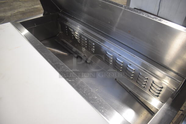 Avantco 178APT48HC Stainless Steel Commercial Sandwich Salad Prep Table Bain Marie Mega Top on Commercial Casters. 115 Volts, 1 Phase. 47x31x42.5. Tested and Working! - Image 5 of 9