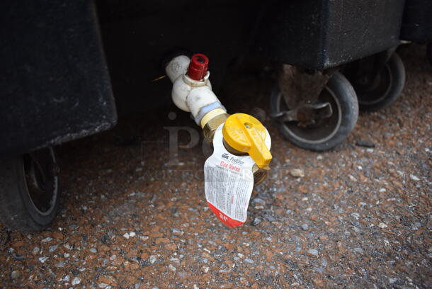Cambro Black Poly Insulated Ice Bin on Commercial Casters. 24x33x30 - Image 5 of 5