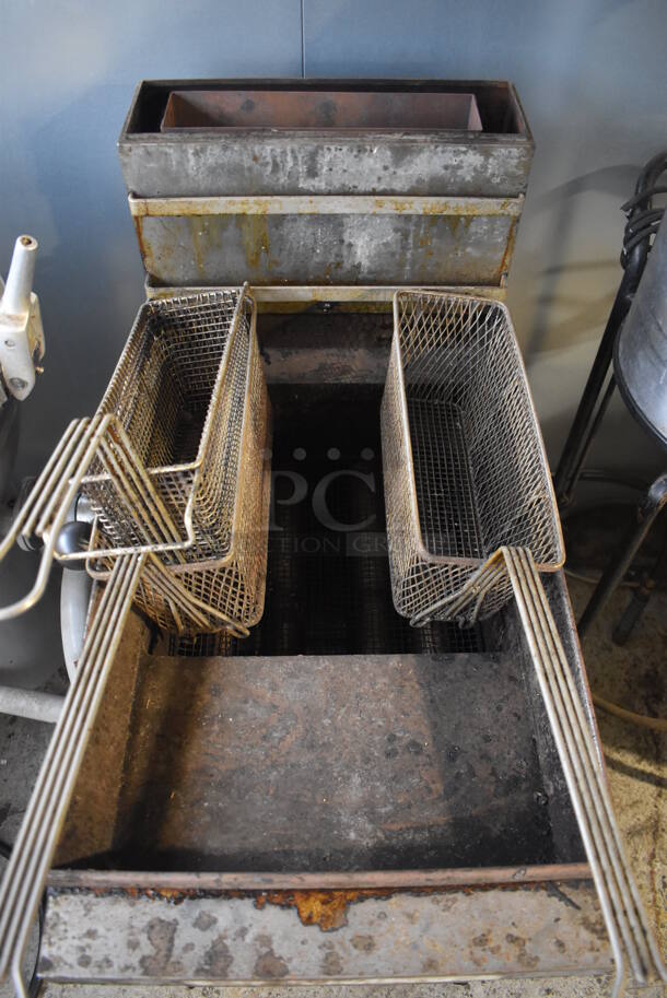 Pitco Frialator 14A Stainless Steel Commercial Floor Style Gas Powered Deep Fat Fryer w/ 2 Metal Fry Baskets. 27,500 BTU. 16x32x42 - Image 4 of 7