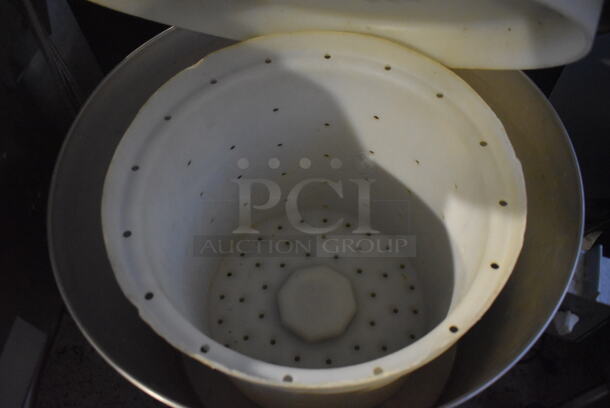 Hobart Stainless Steel Commercial Electric Powered Lettuce Spinner Salad Spinner on Commercial Casters. 115 Volts, 1 Phase. 22x22x32. Tested and Working! - Image 6 of 7