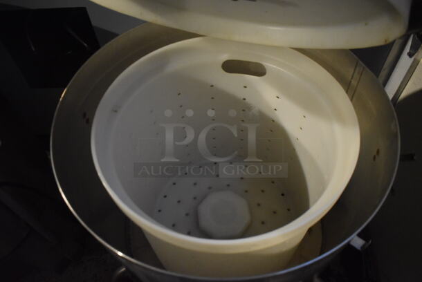Delfield Stainless Steel Commercial Floor Style Electric Powered Lettuce Spinner Salad Spinner on Commercial Casters. 115 Volts, 1 Phase. 26x26x31. Tested and Working! - Image 5 of 9