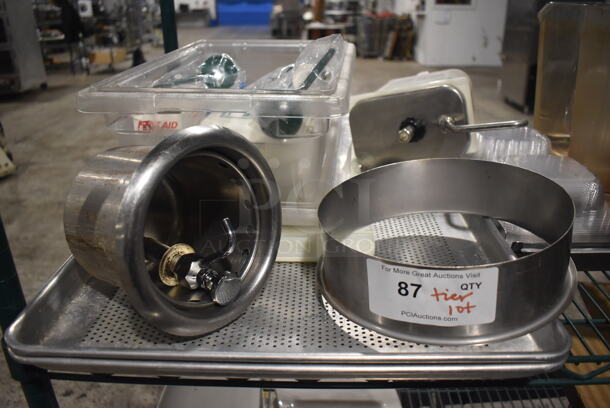 ALL ONE MONEY! Tier Lot of Various Items Including Baking Pans, Poly Blender Pitchers and Silverware Bin - Image 3 of 6