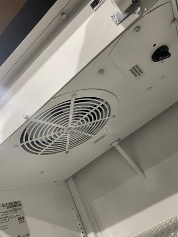 True Commercial Single Door Reach In Cooler Merchandiser! With View Through Door! Poly Coated Racks! Model: GDM12 SN: 3502503 115V 60HZ 1 Phase - Image 6 of 8