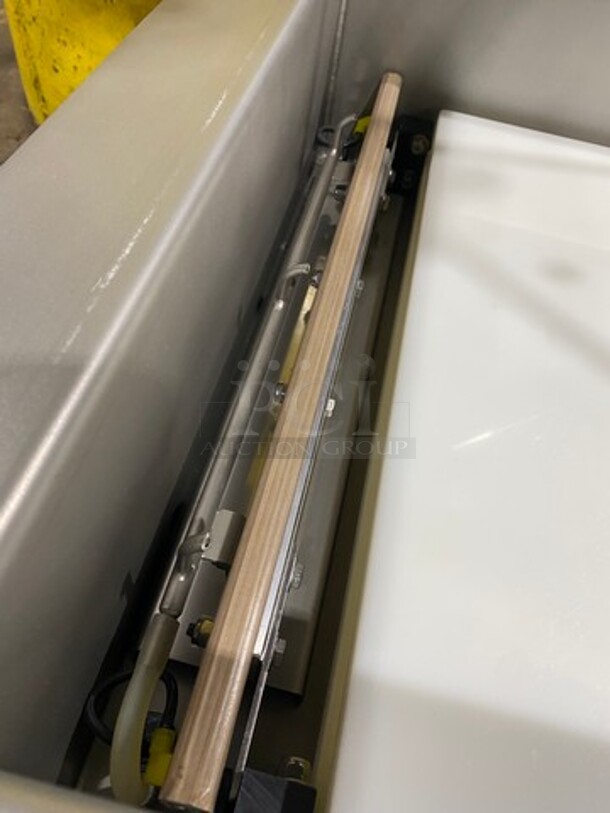 LATE MODEL! NEW! OUT OF THE BOX! Berkel Commercial Countertop Vacuum Sealer! Stainless Steel Body! Model: 350 SN: 12391EK1040439 120V 60HZ 1 Phase - Image 7 of 10