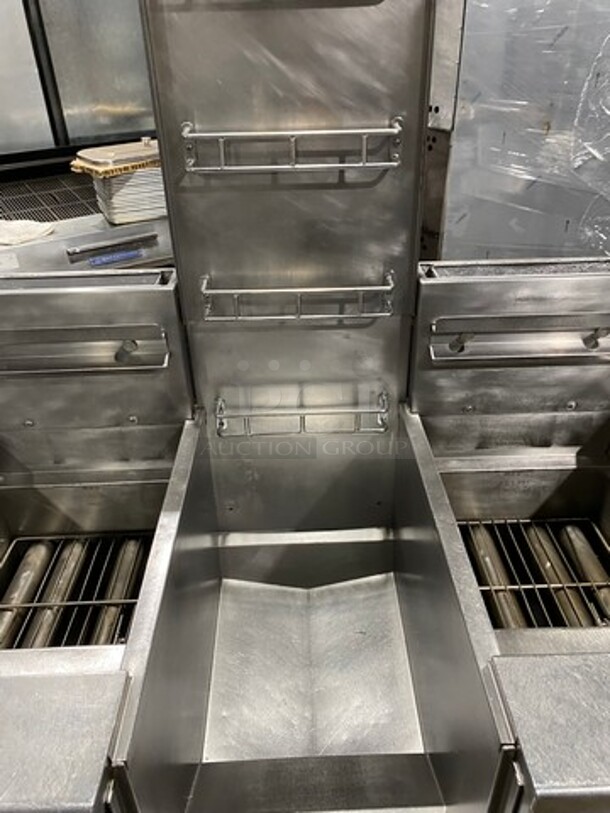 FAB! Pitco Frialator Commercial Natural Gas Powered 4 Bay Deep Fat Fryer! With Middle Fryer Basket Rack! With Oil Filter System! All Stainless Steel! On Casters! Model: SGH50 SN: G10HC034165 - Image 7 of 12