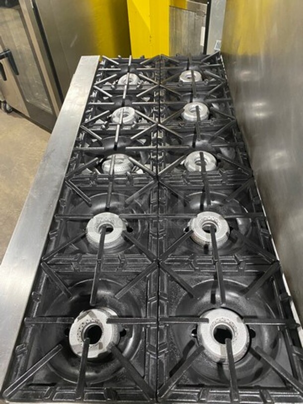 Vulcan Commerical Natural Gas Powered 10 Burner Stove! With Raised Back Splash! With 2 Oven Underneath! All Stainless Steel! On Casters! - Image 5 of 10