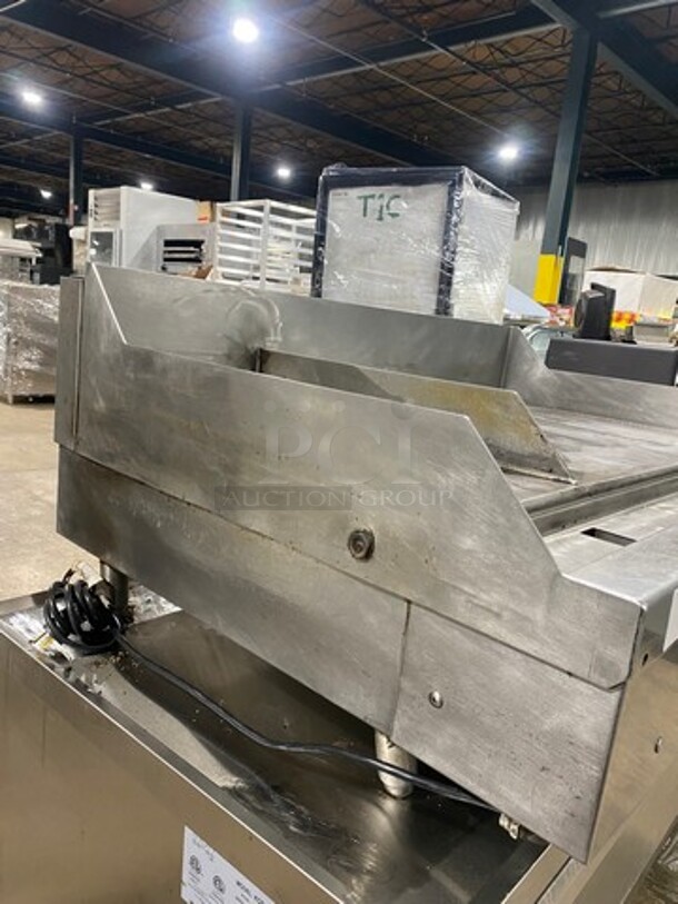 Woodstone Commercial Countertop Natural Gas Powered Flat Griddle! With Split Top! With Back & Side Splashes! All Stainless Steel! On Legs! - Image 3 of 10