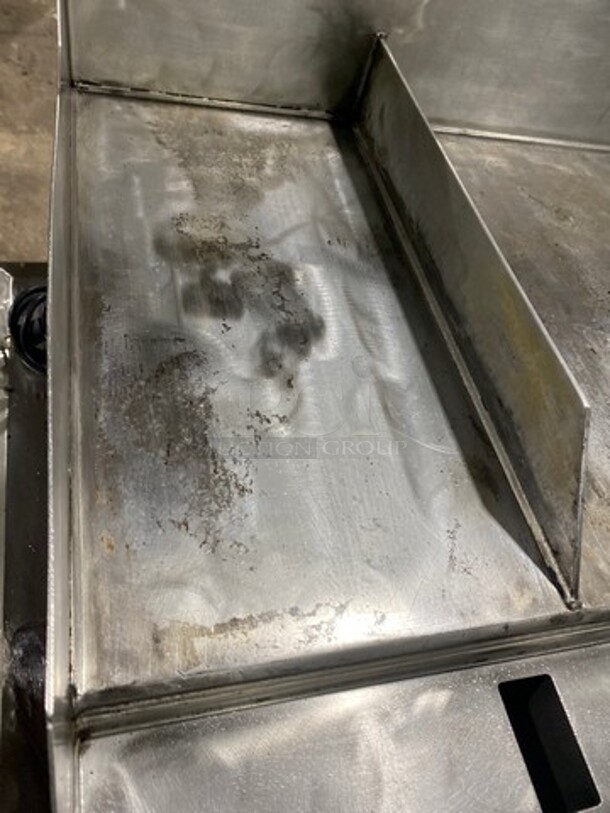 Woodstone Commercial Countertop Natural Gas Powered Flat Griddle! With Split Top! With Back & Side Splashes! All Stainless Steel! On Legs! - Image 6 of 10