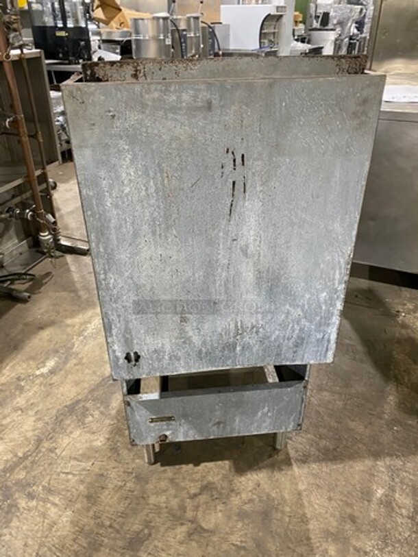 Vulcan Commercial Heavy Duty 75Lbs Natural Gas Powered Deep Fat Fryer! All Stainless Steel! On Legs! Model: LG5001 SN: DV4022712HB - Image 3 of 7