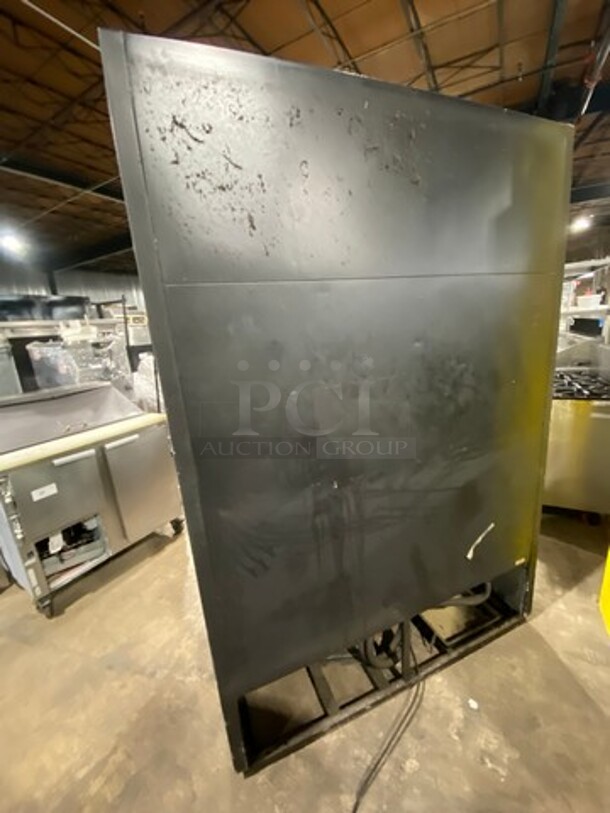 NICE! True Commercial 2 Door Reach In Cooler Merchandiser! With View Through Doors And Sides! With Poly Beverage Racks! Model: GEM49 SN: 14438952 115V 60HZ 1 Phase - Image 4 of 8