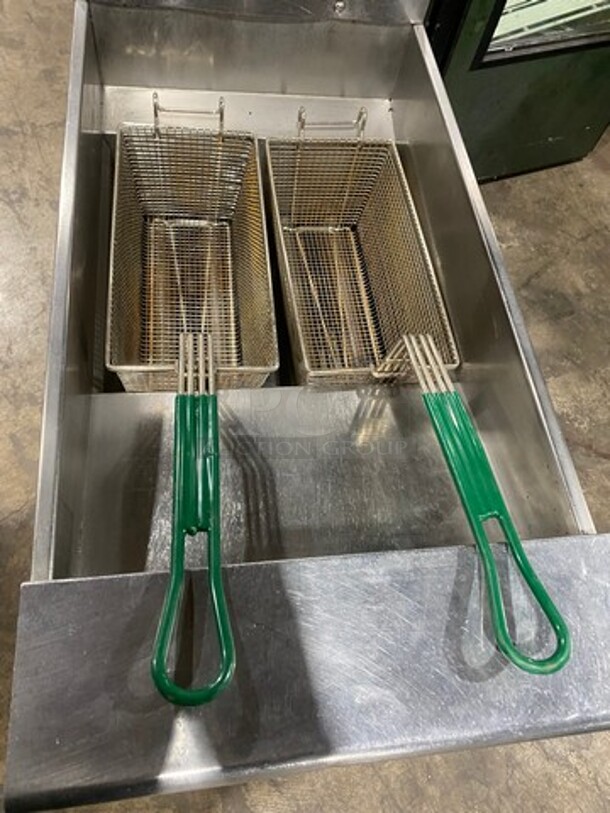 NICE! Pitco Commercial Natural Gas Powered Deep Fat Fryer! With Metal Frying Baskets! All Stainless Steel! On Legs! - Image 5 of 9