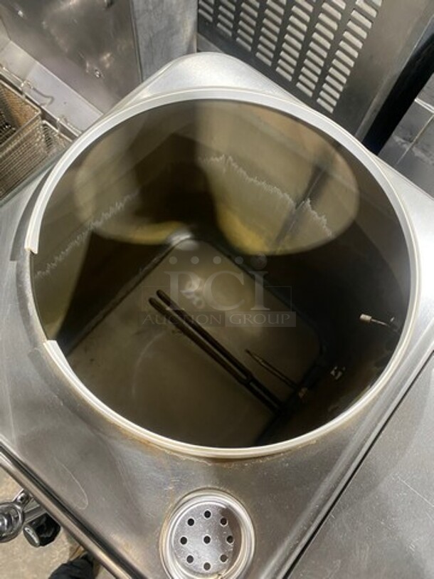 WOW! Celcilware Commercial Electric Powered Countertop Water Broiler! Solid Stainless Steel! On Legs! Model: ME10EN 120V 60HZ 1 Phase - Image 5 of 9