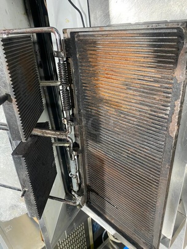 Sodir Commercial Electric Powered Countertop Dual Panini Press! With Ribbed Press! All Stainless Steel! - Image 5 of 8