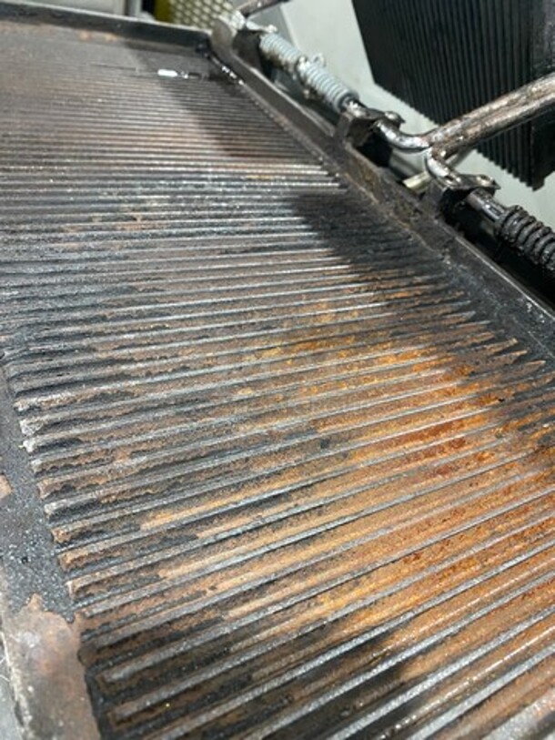 Sodir Commercial Electric Powered Countertop Dual Panini Press! With Ribbed Press! All Stainless Steel! - Image 6 of 8