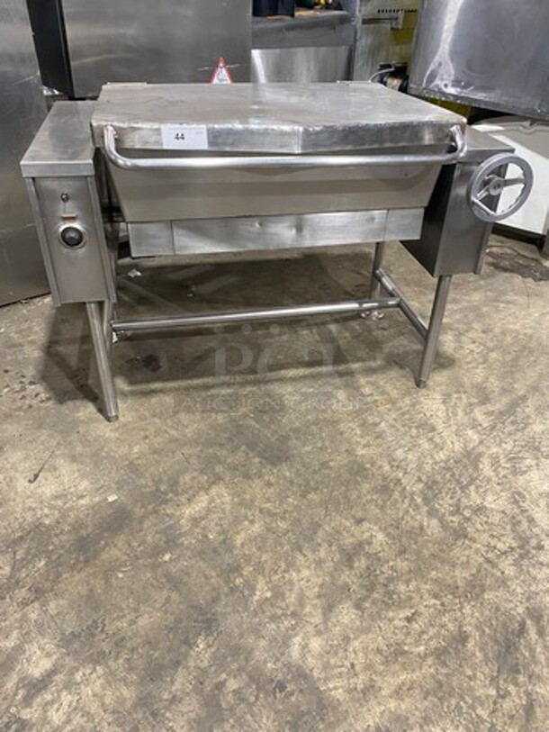 Vulcan Hart Commercial Electric Powered Tilt Skillet/Braising Pan! All Stainless Steel! On Legs! - Image 8 of 8