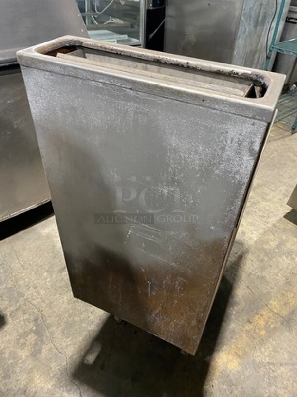 Pitco Commercial Natural Gas Powered Deep Fat Fryer! With Single Metal Frying Basket! All Stainless Steel! On Legs! - Image 4 of 8