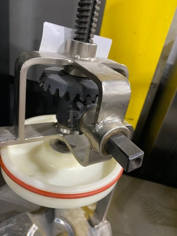 Metal Commercial Countertop Manual Press! - Image 5 of 6