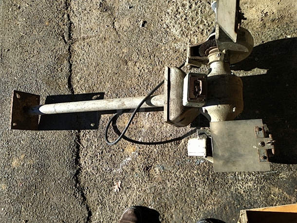 Metal Grinder. (High School Garage 2) - Image 1 of 8