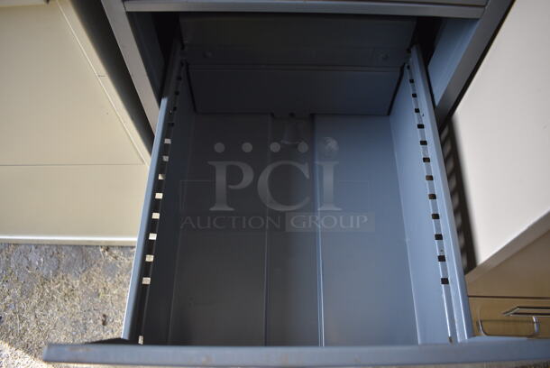 Modern Steelcraft Gray Metal 4 Drawer Filing Cabinet. 15.5x18x53. (HS: Garage 5) - Image 5 of 8