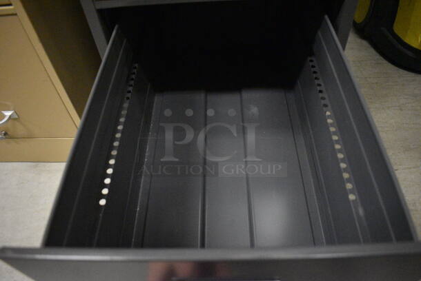 Hon Gray Metal 4 Drawer Filing Cabinet. 15x26.5x52.5. (HS: Backroom) - Image 4 of 7