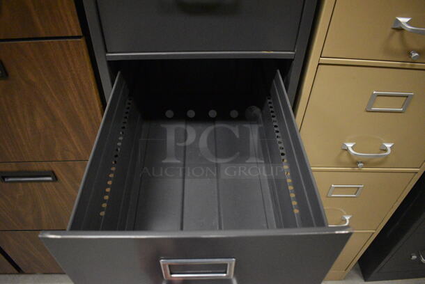 Hon Gray Metal 4 Drawer Filing Cabinet. 15x26.5x52.5. (HS: Backroom) - Image 6 of 7