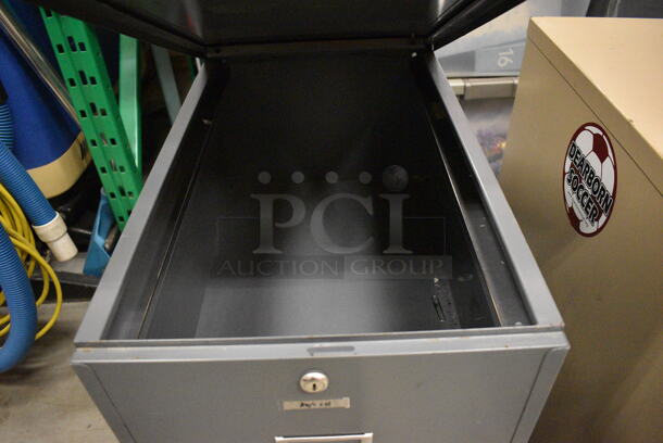 Gray Metal 2 Drawer Filing Cabinet. 15.5x24.5x28. (HS: Backroom) - Image 5 of 6