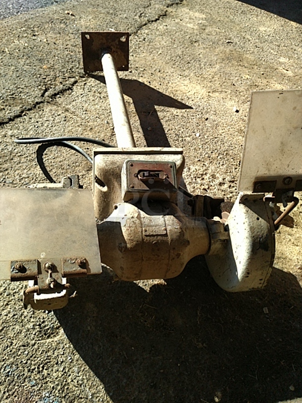 Metal Grinder. (High School Garage 2) - Image 2 of 8