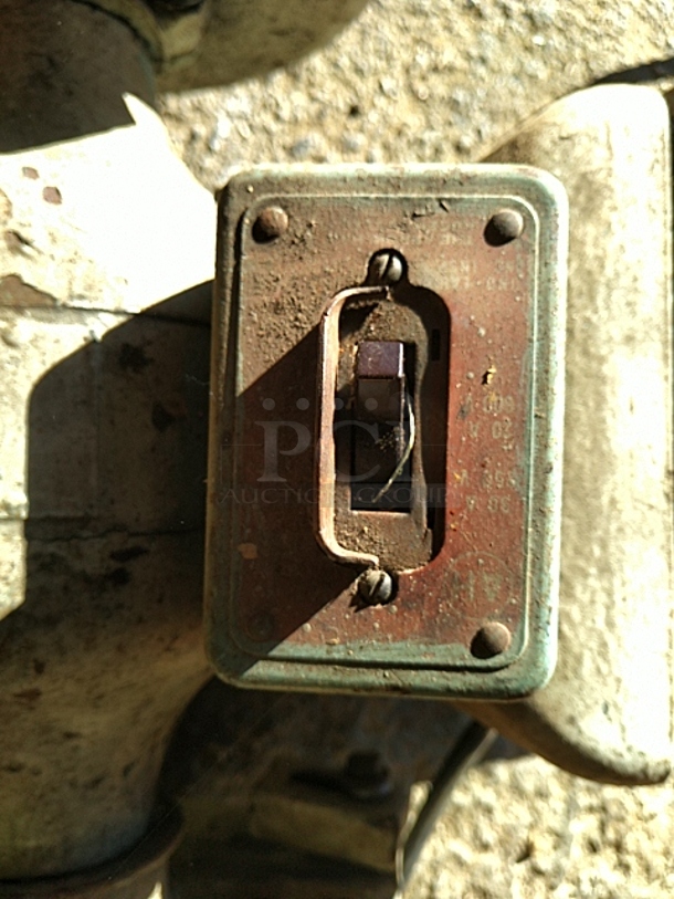 Metal Grinder. (High School Garage 2) - Image 3 of 8