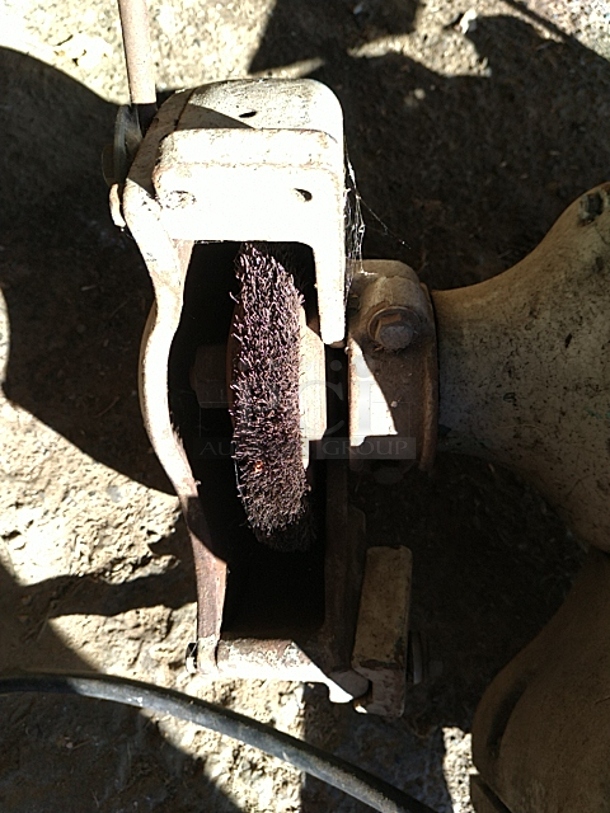 Metal Grinder. (High School Garage 2) - Image 4 of 8