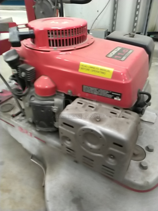 Honda PowerBuff B21 Metal Commercial Propane Gas Powered Burnisher. (High School Back Room) - Image 5 of 7