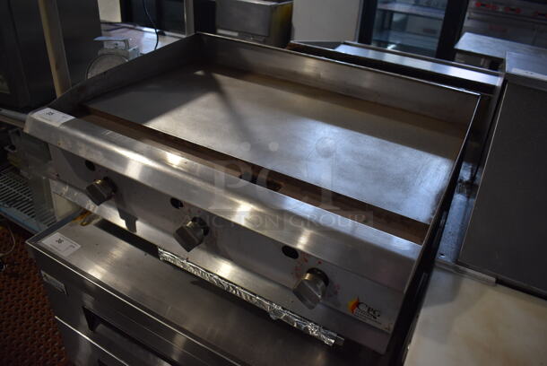 Cooking Performance Group CPG Stainless Steel Commercial Countertop Natural Gas Powered Flat Top Griddle w/ Thermostatic Controls. 36x30x17 - Image 2 of 6